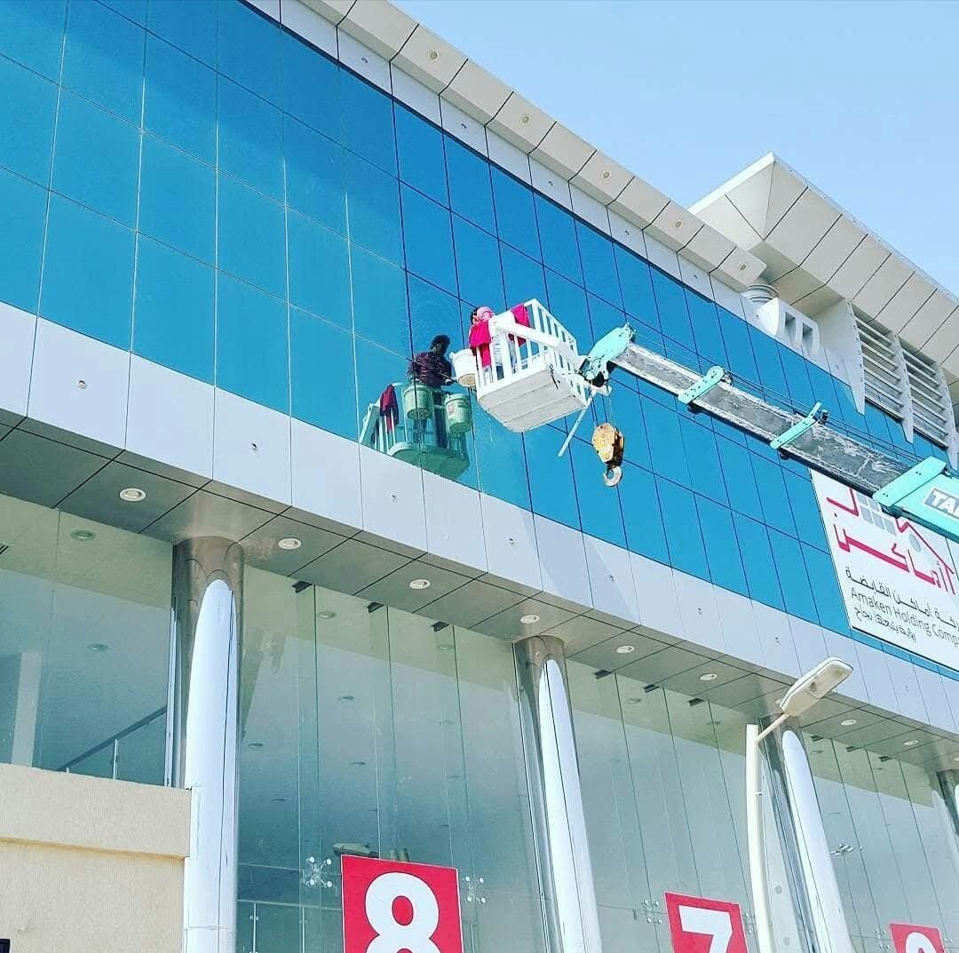 مشاريع تنظيف واجهات الزجاج والأبراج بالرياض: أبرز إنجازاتنا